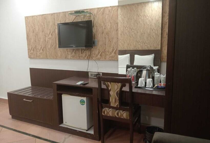 酒店 Panickers Residency   Ajmal Khan Market Near Karol Bagh Metro
