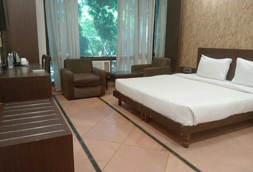 ホテル Panickers Residency   Ajmal Khan Market Near Karol Bagh Metro