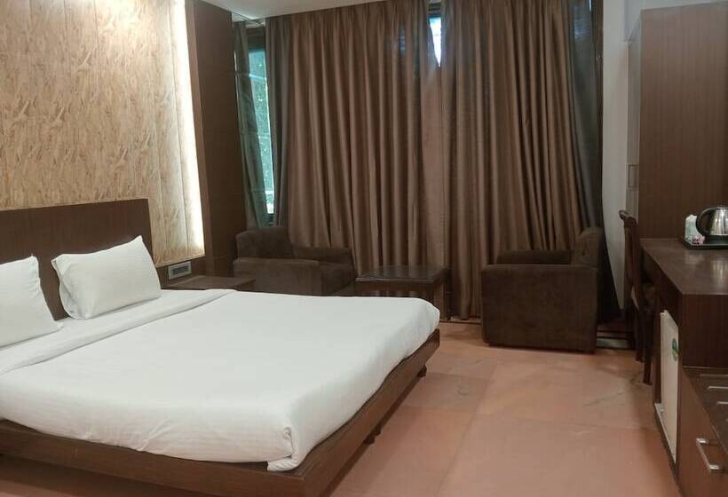 ホテル Panickers Residency   Ajmal Khan Market Near Karol Bagh Metro