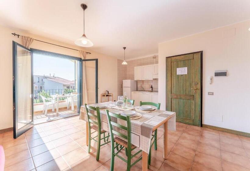 Isa Residence With Swimming Pool In Santa Teresa Di Gallura, Apartments With Air Conditioning And Pr