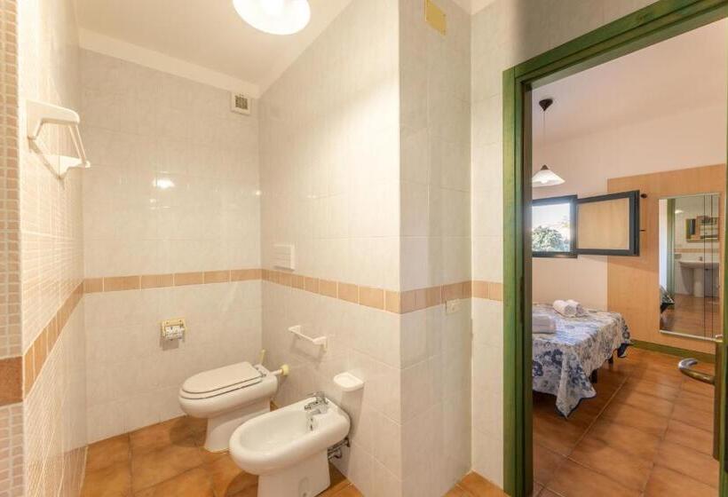 Isa Residence With Swimming Pool In Santa Teresa Di Gallura, Apartments With Air Conditioning And Pr