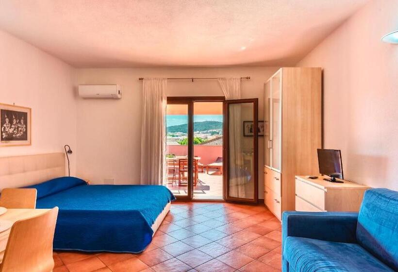 Isa Residence With Swimming Pool In Santa Teresa Di Gallura