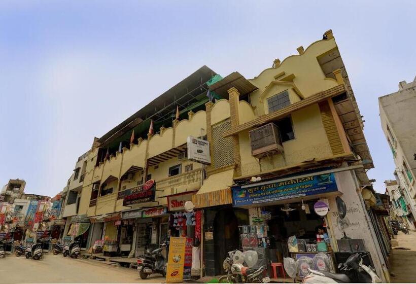 Oyo Hotel Santushti Maharaja