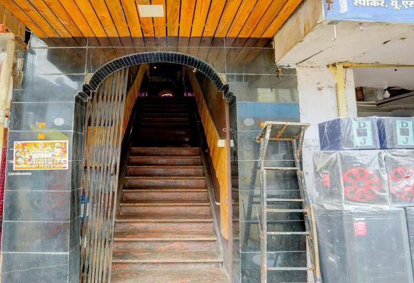 Oyo Hotel Santushti Maharaja