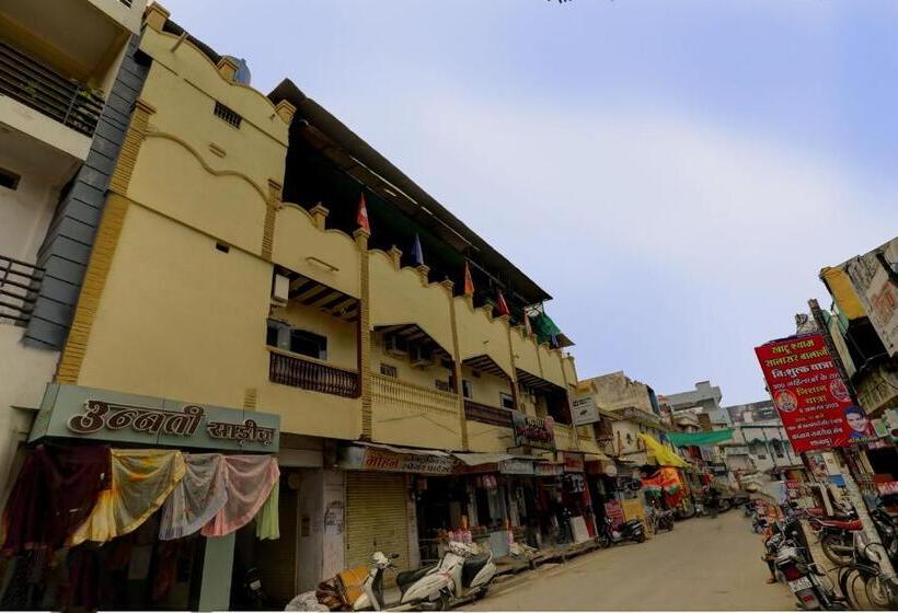 Oyo Hotel Santushti Maharaja