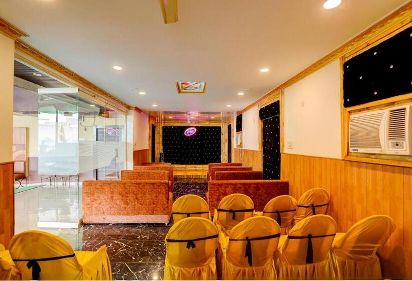 Oyo Hotel Santushti Maharaja