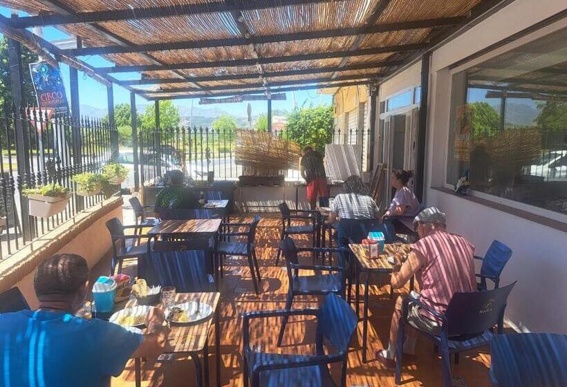 Пансион Hostal Alboran