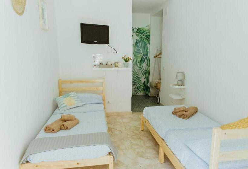 Пансион Lemon Tree Rooms