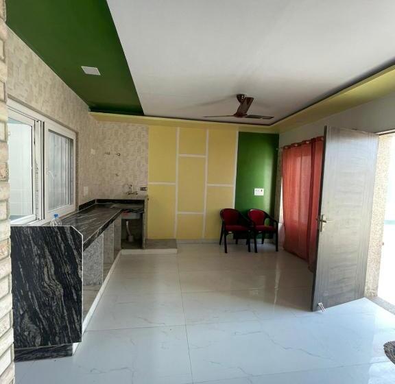 Отель Happy Home Stay 500mtr Taj Mahal