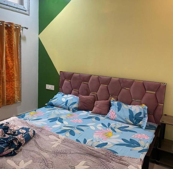 Отель Happy Home Stay 500mtr Taj Mahal