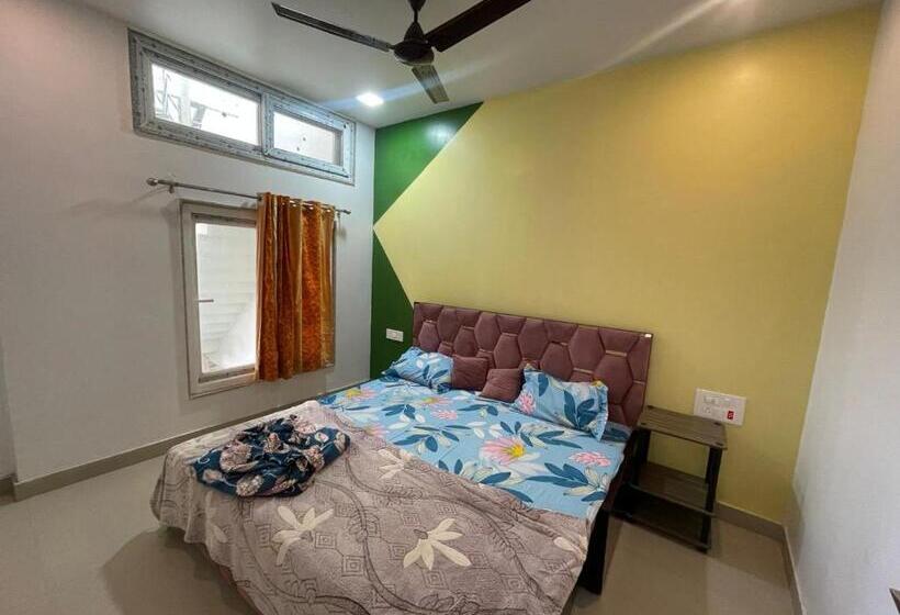 Отель Happy Home Stay 500mtr Taj Mahal