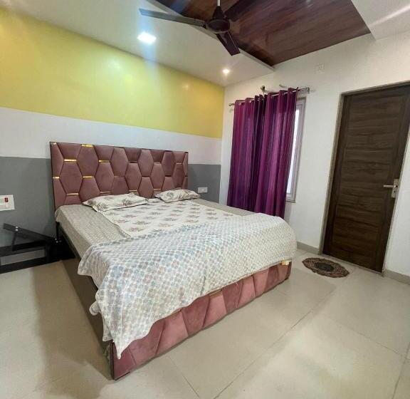 Отель Happy Home Stay 500mtr Taj Mahal