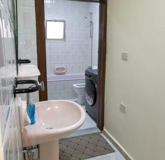 هاستل Petra Hill