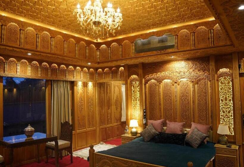فندق Harmukh Houseboat By Stay Pattern
