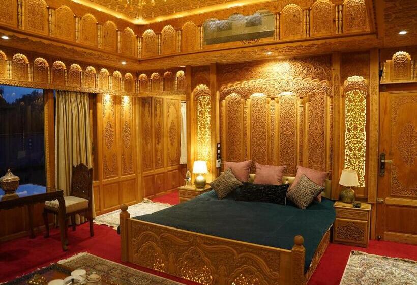 Hotel Harmukh Houseboat By Stay Pattern
