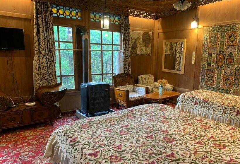 Hotel Harmukh Houseboat By Stay Pattern