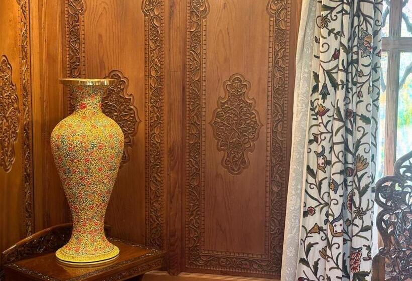 Hotel Harmukh Houseboat By Stay Pattern