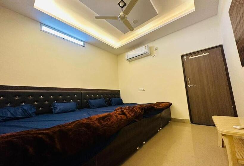 Отель Tanodiya Palace&