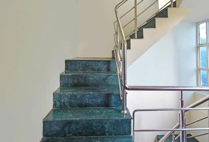 Отель Oyo Flagship Yazhini Rooms