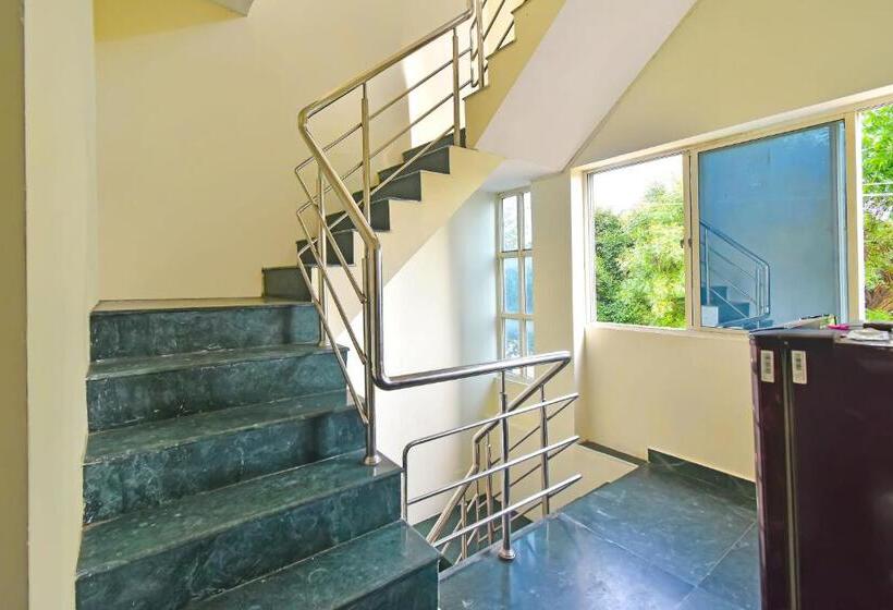 Отель Oyo Flagship Yazhini Rooms