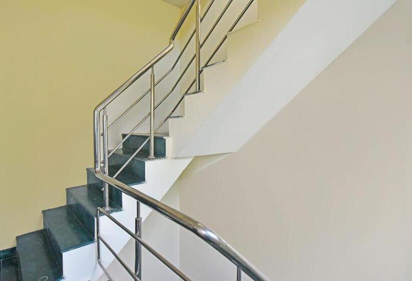 Отель Oyo Flagship Yazhini Rooms