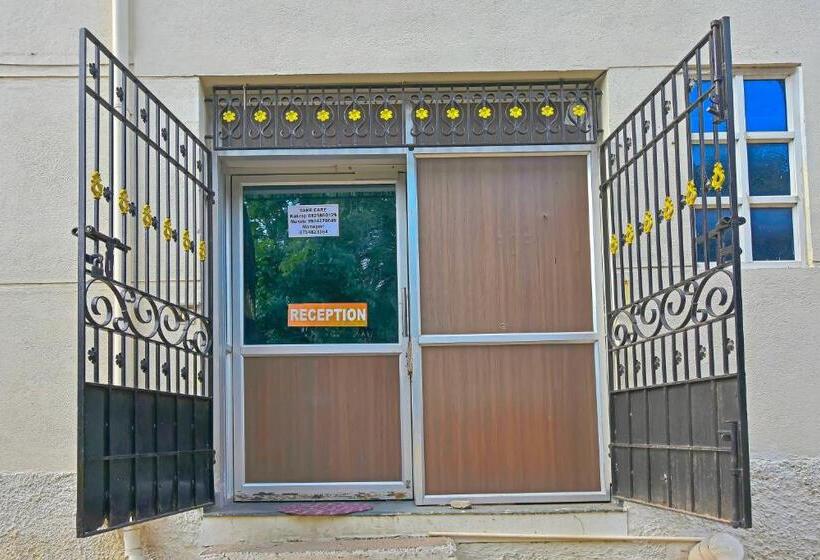 Отель Oyo Flagship Yazhini Rooms