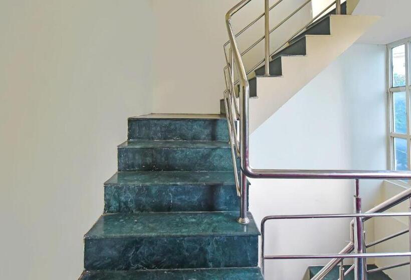 Отель Oyo Flagship Yazhini Rooms