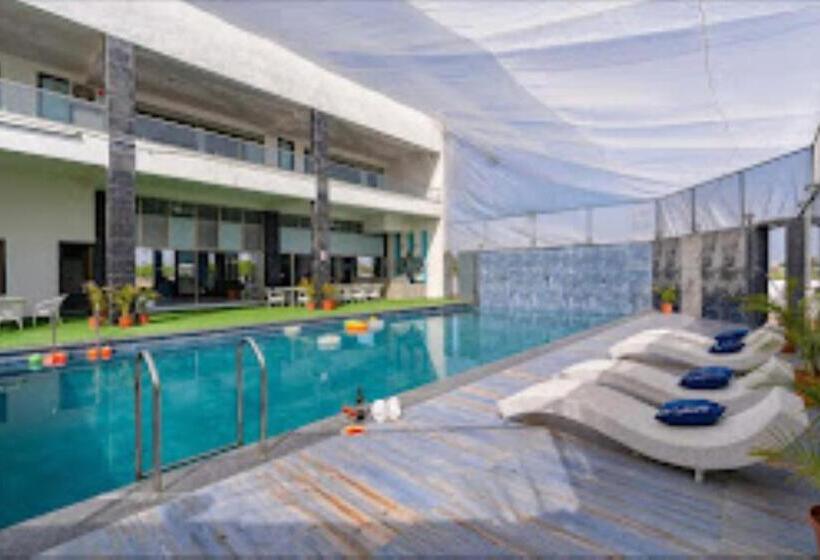 Hotel Iris Heaven Z By Radha Rani Resort