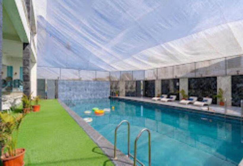 Hotel Iris Heaven Z By Radha Rani Resort