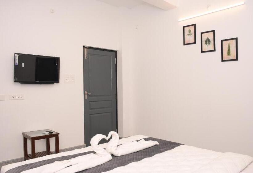 酒店 Sizzling Inn Pondy