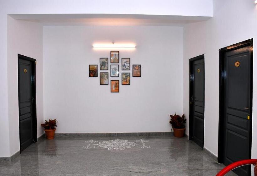 酒店 Sizzling Inn Pondy