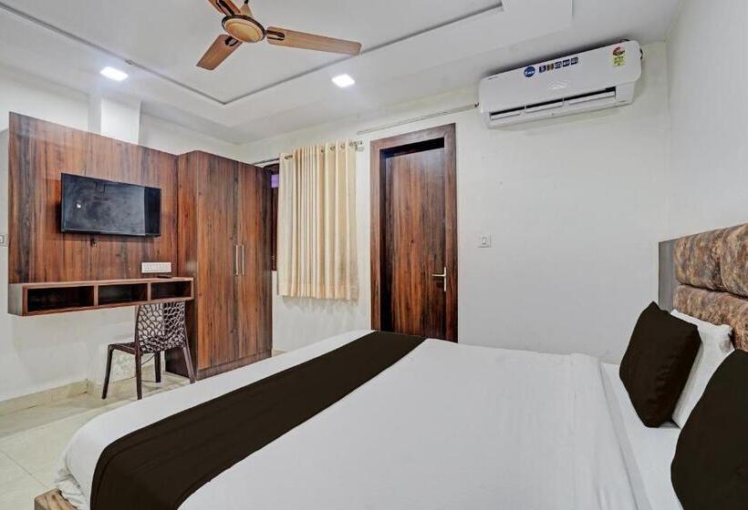 Fabhotel Vishal Palace