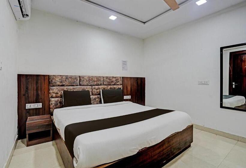 Fabhotel Vishal Palace