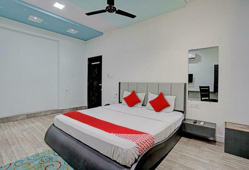 Oyo Flagship Hotel 13insky