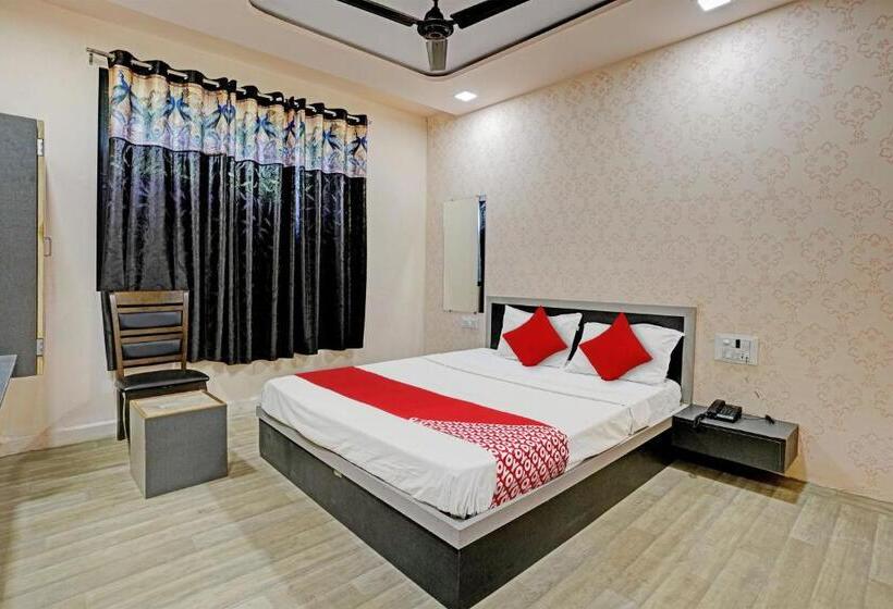 Oyo Flagship Hotel 13insky