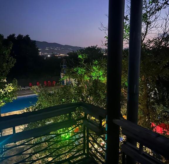 پانسیون Napoli Nataxtari Hotel,pool,bar