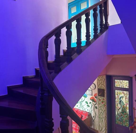 پانسیون Napoli Nataxtari Hotel,pool,bar