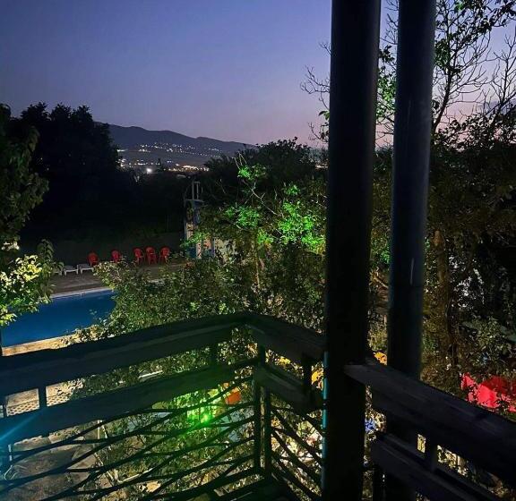 پانسیون Napoli Nataxtari Hotel,pool,bar