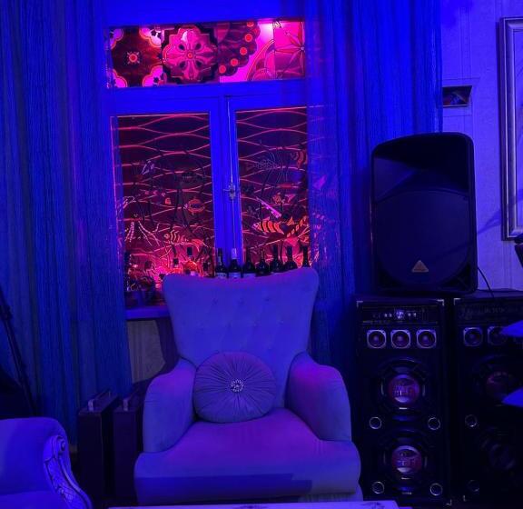 پانسیون Napoli Nataxtari Hotel,pool,bar