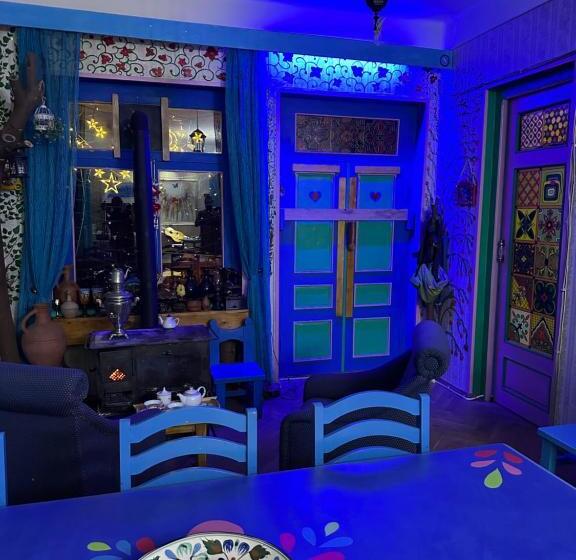 پانسیون Napoli Nataxtari Hotel,pool,bar