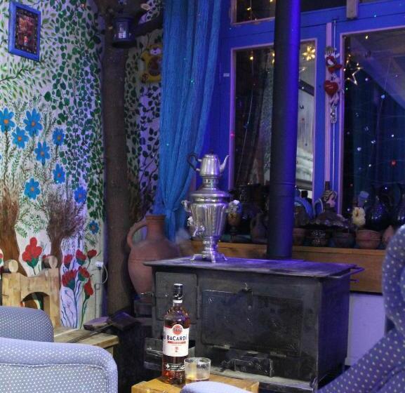 پانسیون Napoli Nataxtari Hotel,pool,bar