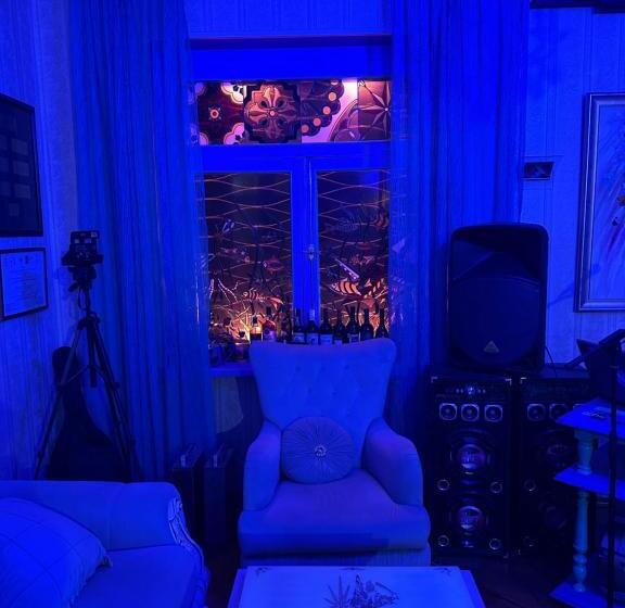 پانسیون Napoli Nataxtari Hotel,pool,bar