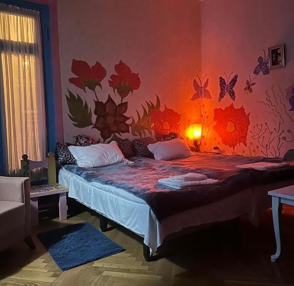 پانسیون Napoli Nataxtari Hotel,pool,bar