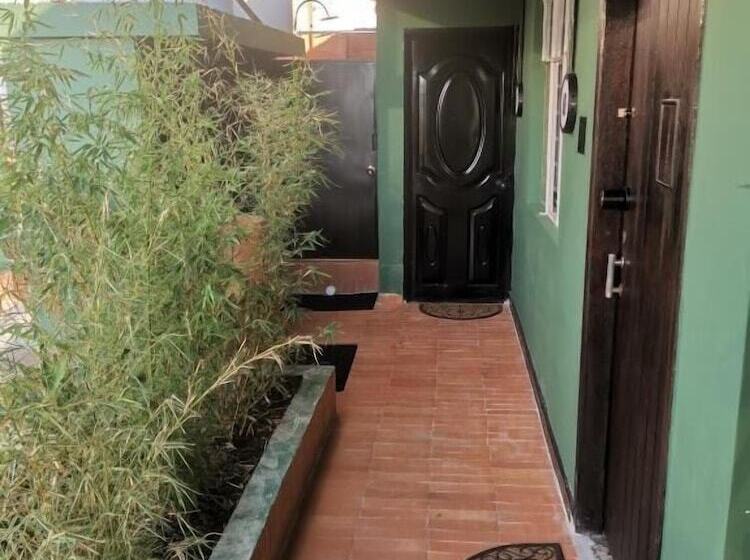 تختخواب و صبحانه La Bonita Guesthouse