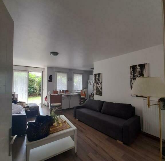 住宿加早餐 1 Chambres Pour 2 Personnes Avec 2 Salles De Bains Communes Chez L Habitant