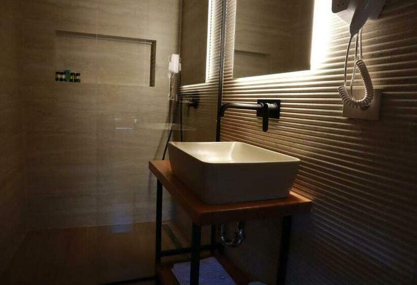 Hani I Gjelit Hotel, Korce