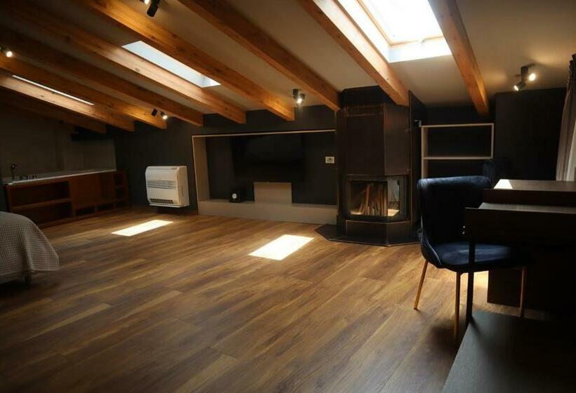 Hani I Gjelit Hotel, Korce