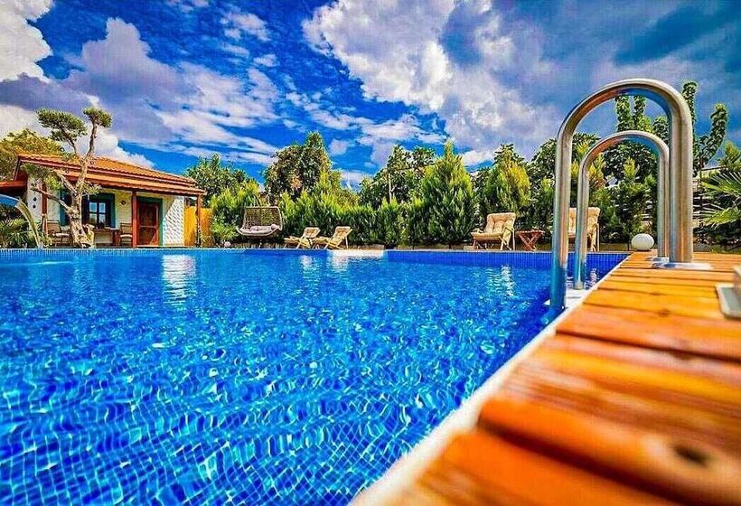 בית מלון כפרי Portofino Urla Boutique