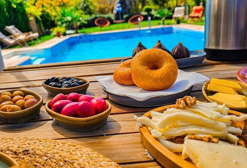 בית מלון כפרי Portofino Urla Boutique