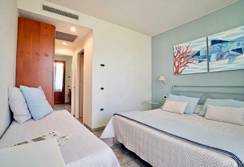 Isa Residence With Swimming Pool At Only 450 Meters From The Beach